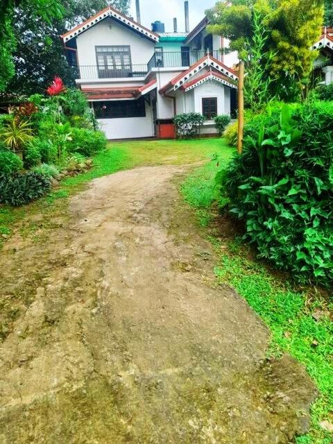 Historic Ceylon House near Ambuluwawa Tower - B&B Gampola