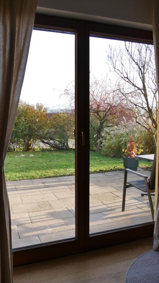 Familienfreundliche FeWo mit Terrasse und Garten - B&B Langenau