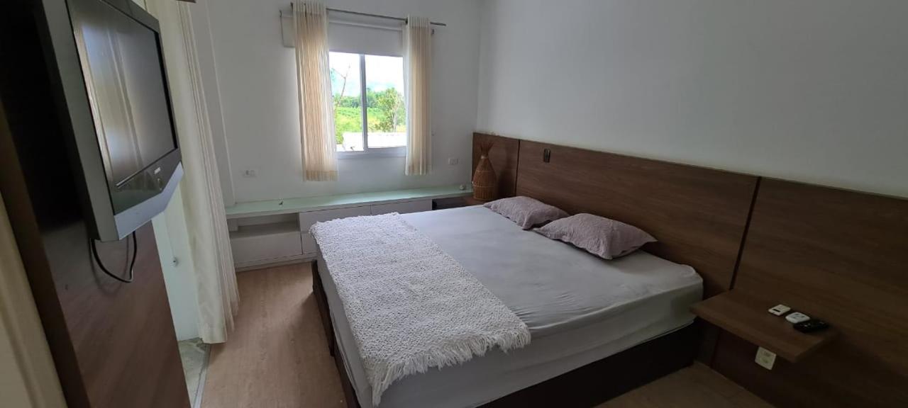 House in a secure condominium 200 meter from beach - Maresias - B&B São Sebastião