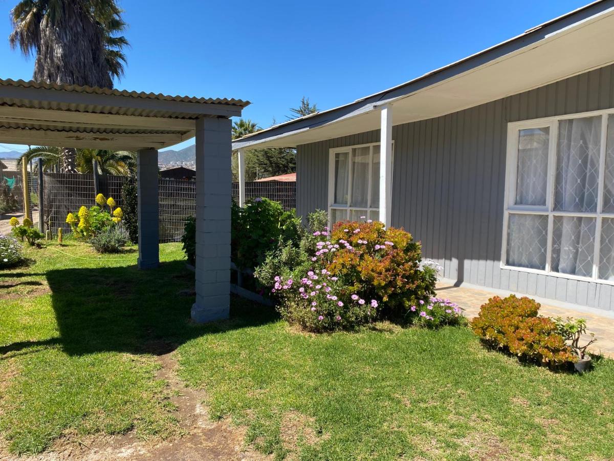 ALOJAMIENTO AVENIDA DEL MAR CABAÑA LA SERENA - Chambres d'hôtes La Serena