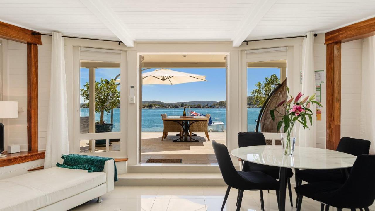 'Waterfront Studio' by HolidayCo - B&B Blackwall