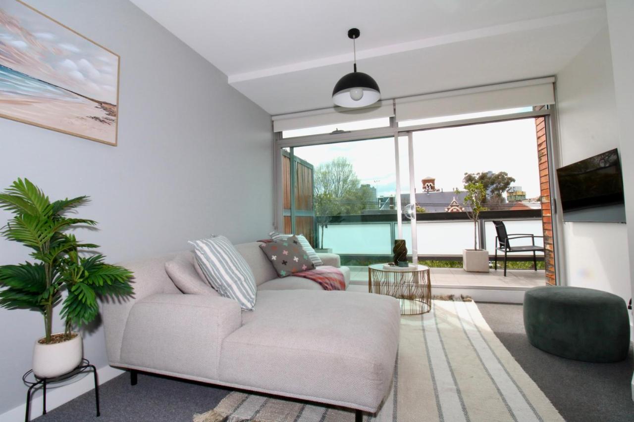 Two-Bedroom Apartment with City Balcony - St Kilda - B&B Melbourne