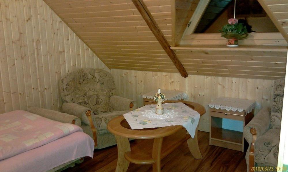 Dreibettzimmer mit Gemeinschaftsbad