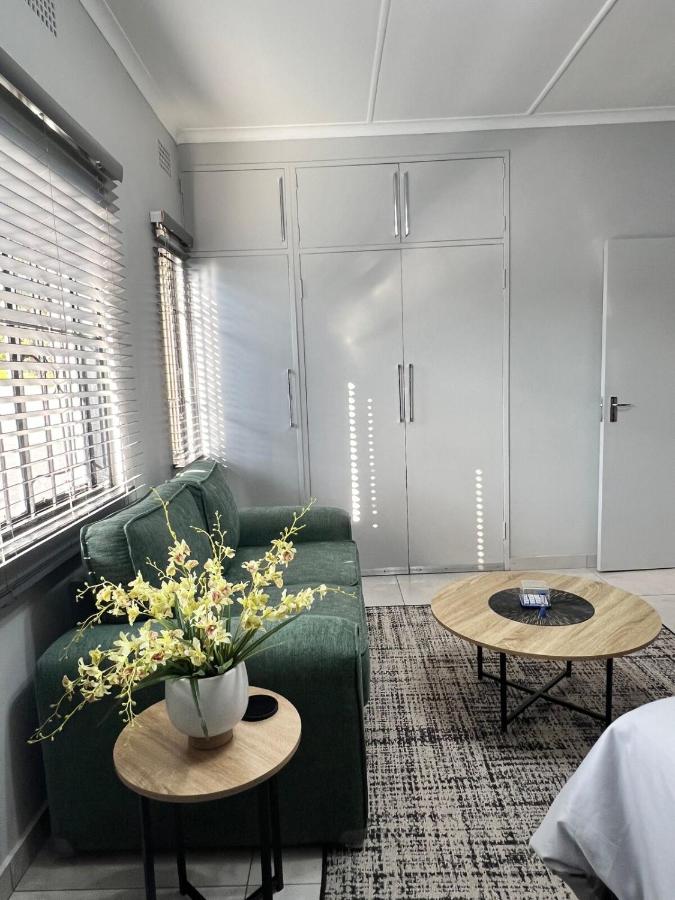 Navy Pearls 2 - Bed and Breakfast Germiston