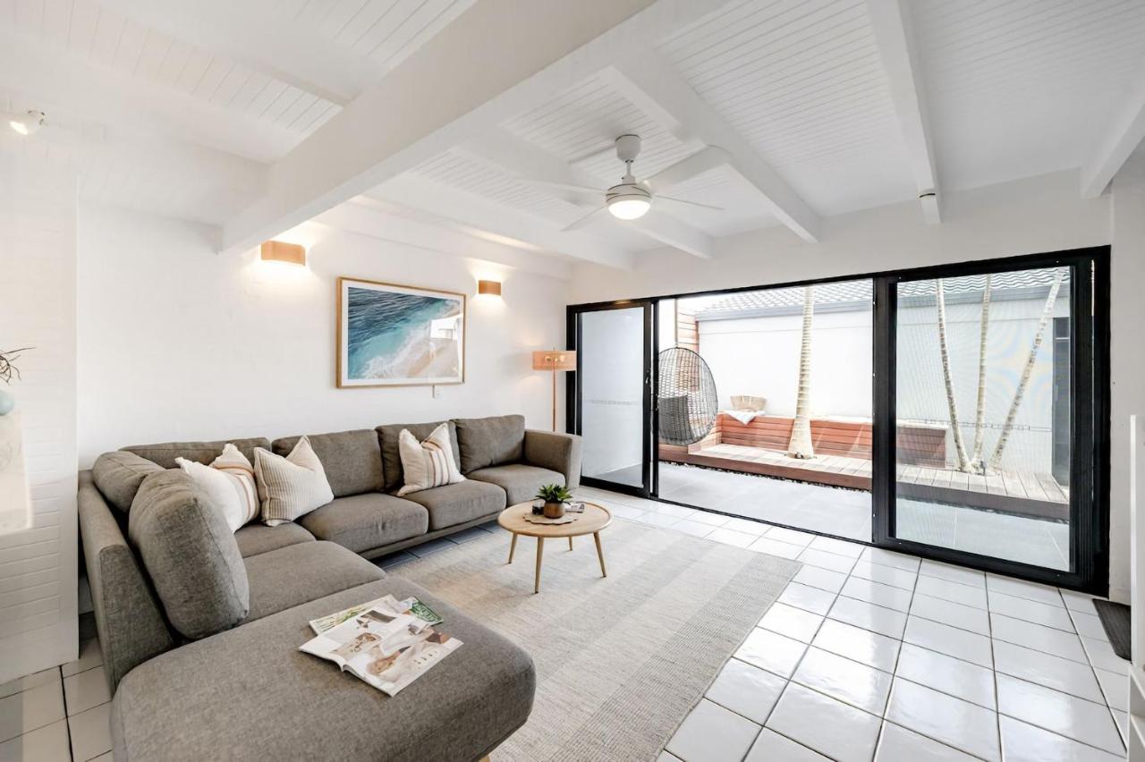 Villa One Immaculate Townhouse in Noosa Heads - B&B Noosa