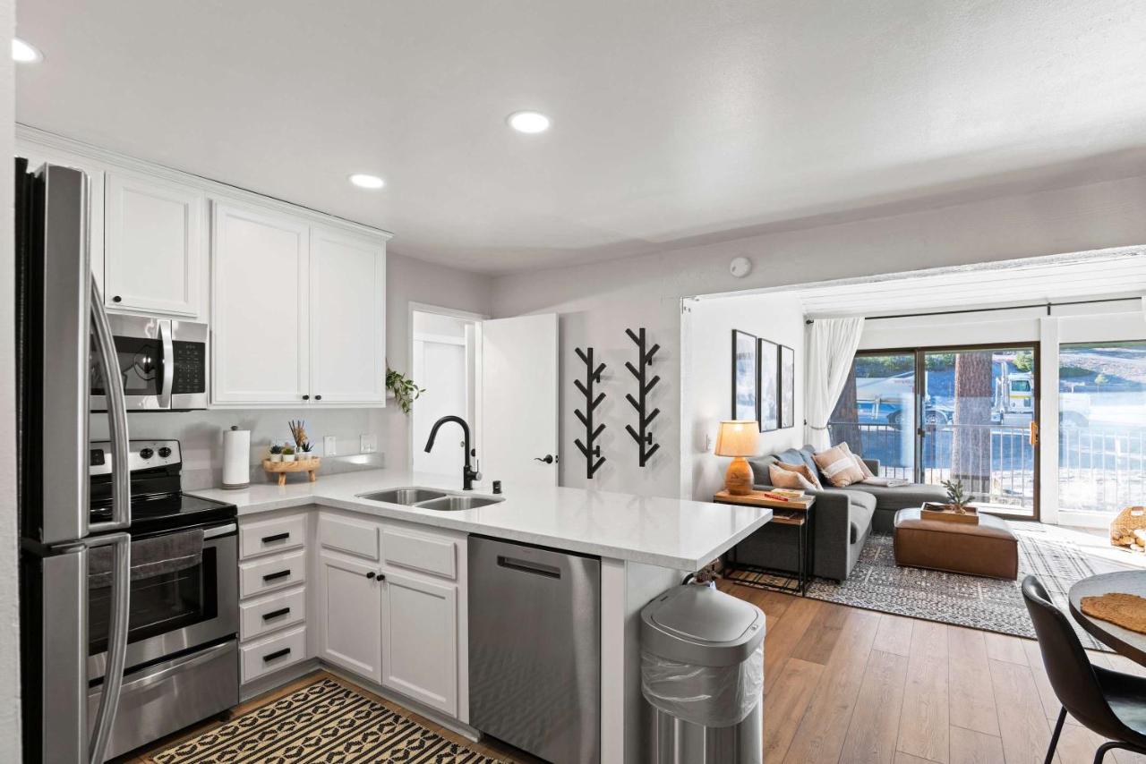 St Anton Getaway Shared BBQ Pool & Hot Tub - Chambres d'hôtes Mammoth Lakes