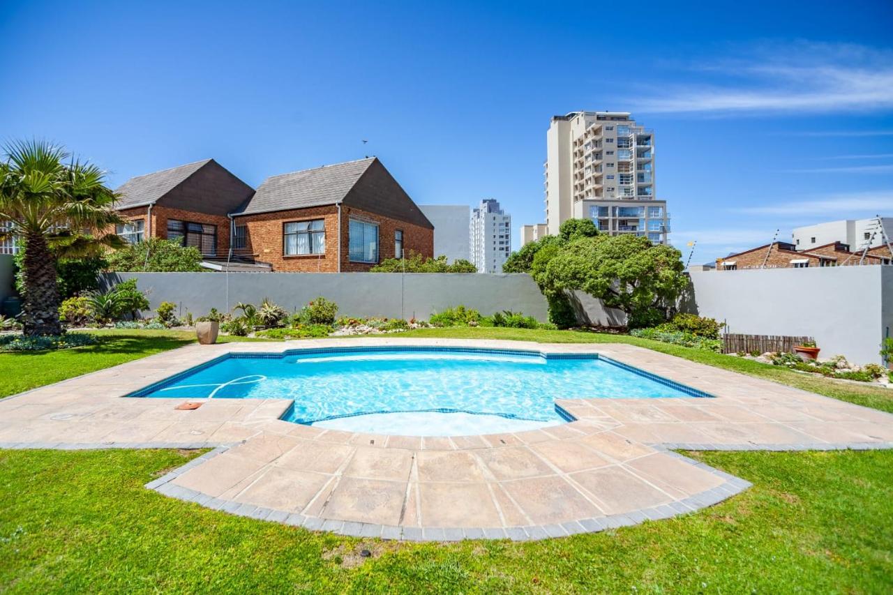 Luxury Beachfront Bliss - Ocean & Mountain Views - Chambres d’hôtes Bloubergstrand