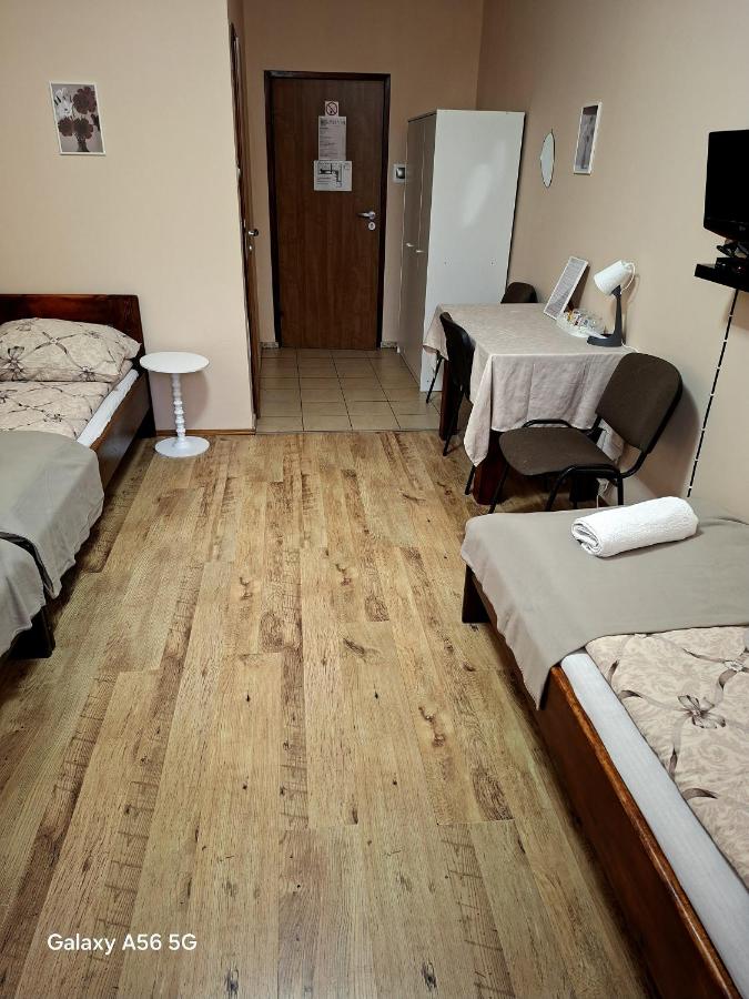 Dreibettzimmer mit eigenem Bad