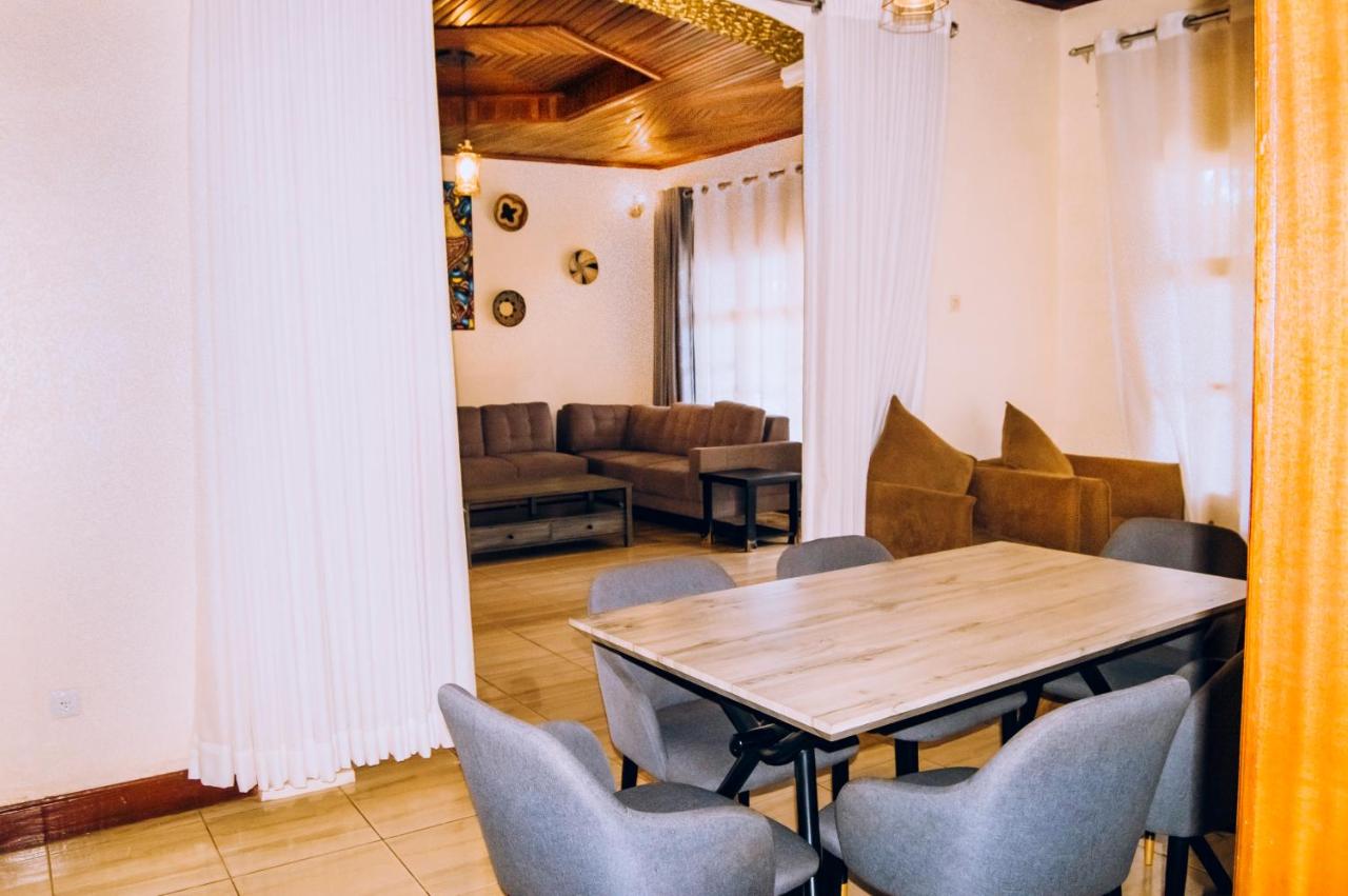 Habitación con cama extragrande.
