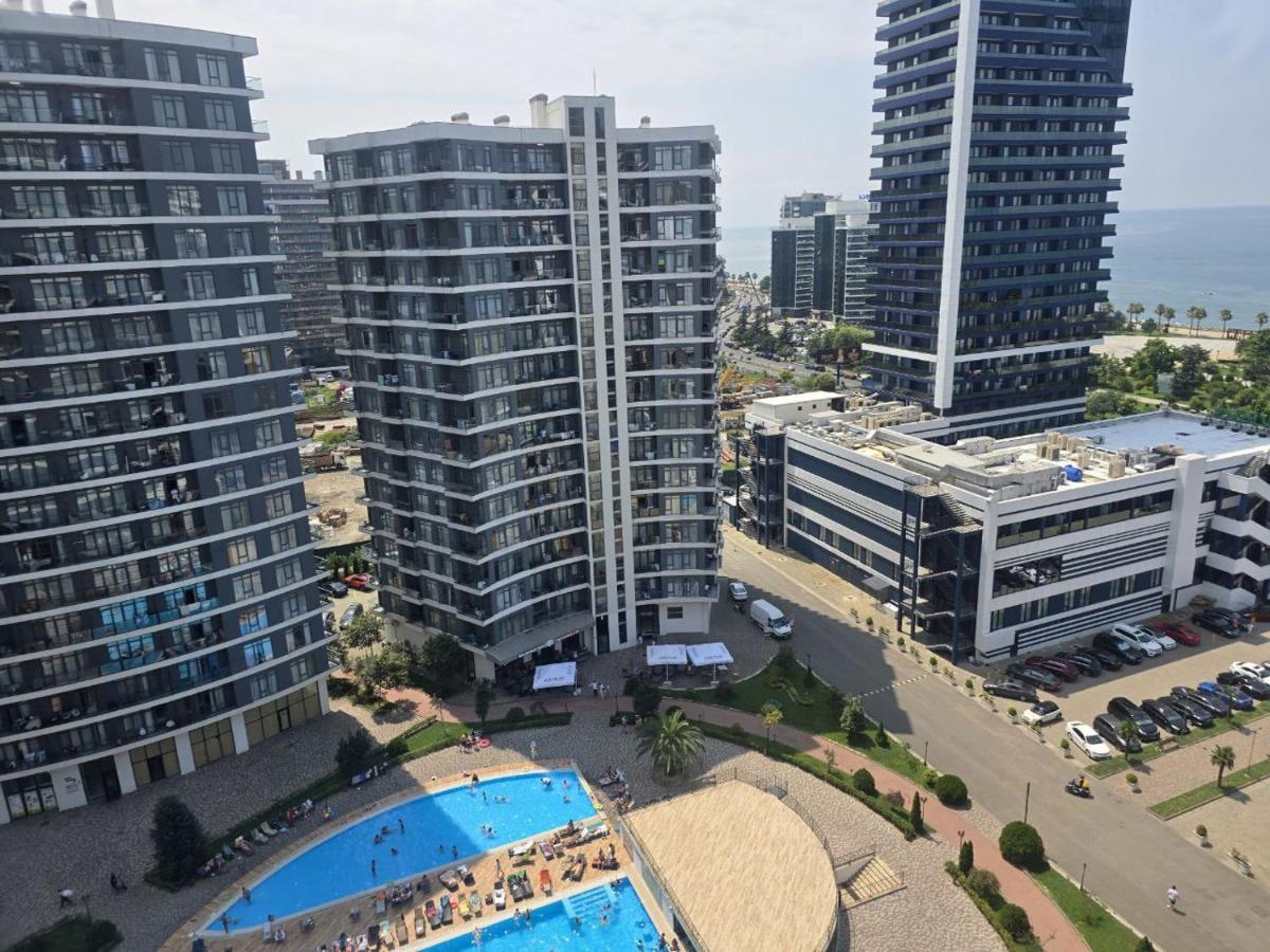 Bright apartment in White Sails - Ferienwohnung Batumi