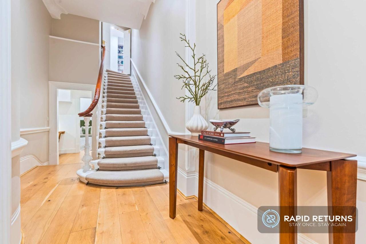 BRAND NEW! Luxury 2 Bedroom 2 Bathroom Apartment with Patio in Notting Hill By Rapid Returns - Chambres d'hôtes Londres
