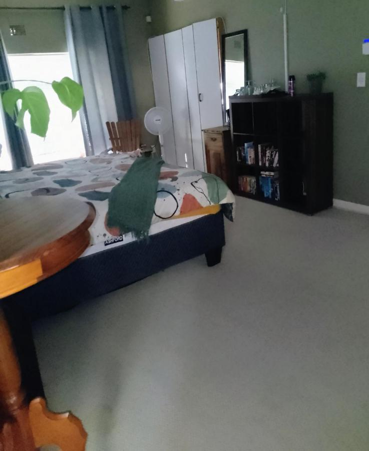 Goose On Uitvlught Self Catering Accommodation Room2 - B&B Montagu