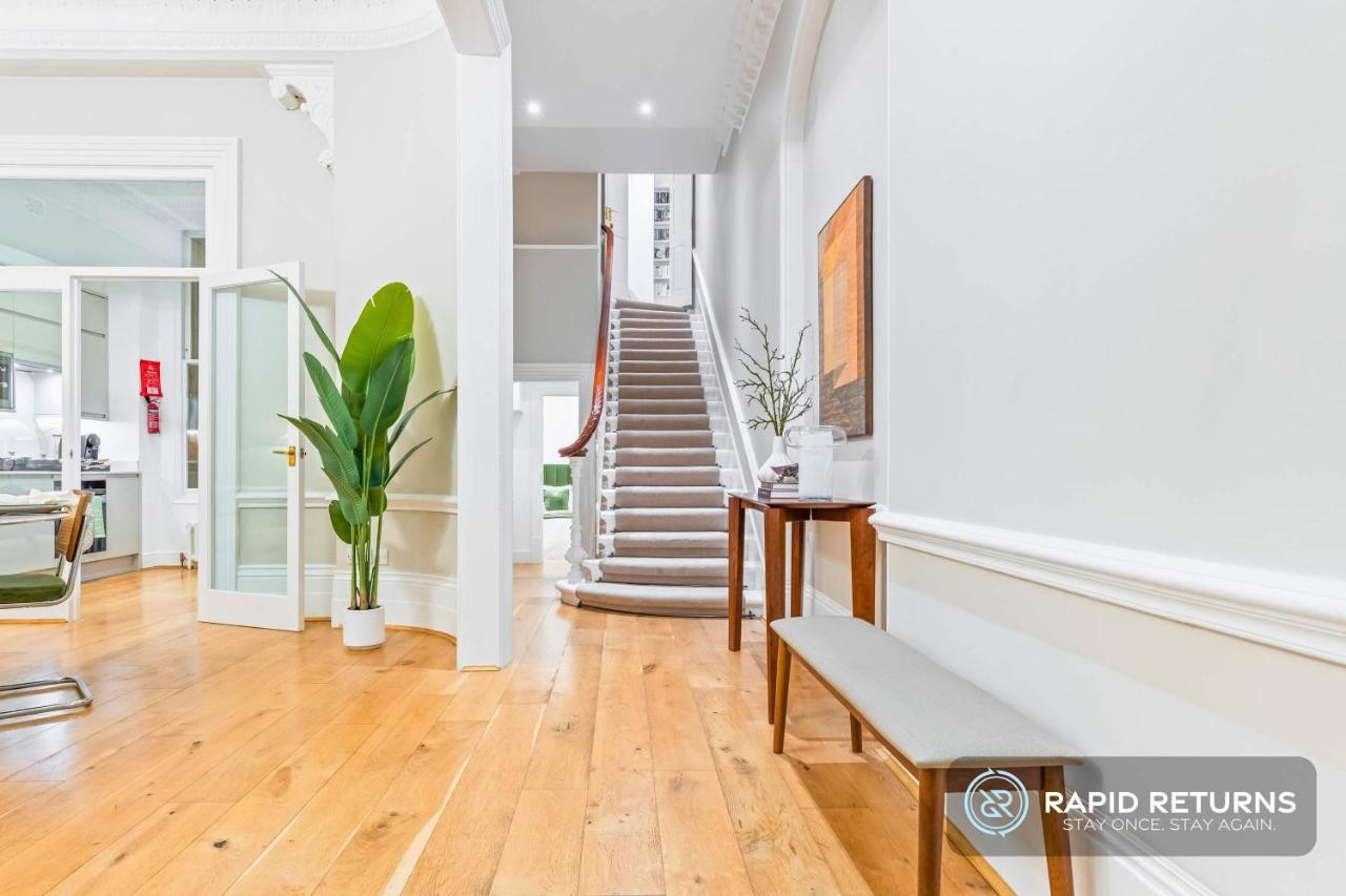 BRAND NEW! Luxury 2 Bedroom 2 Bathroom Apartment with Patio in Notting Hill By Rapid Returns - Chambres d'hôtes Londres