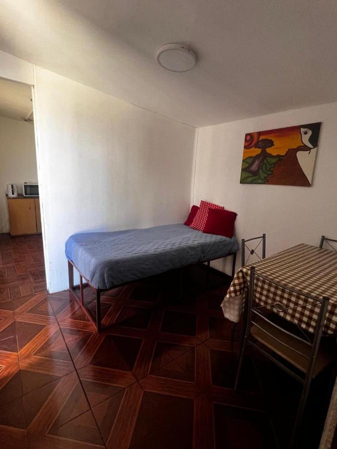 Kleines Doppel-/Zweibettzimmer