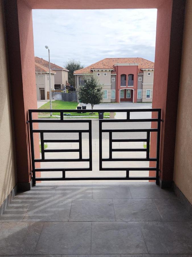 Fully Furnished 3BR and 2BA Gem Near Airport & Mall - Chambres d'hôtes McAllen