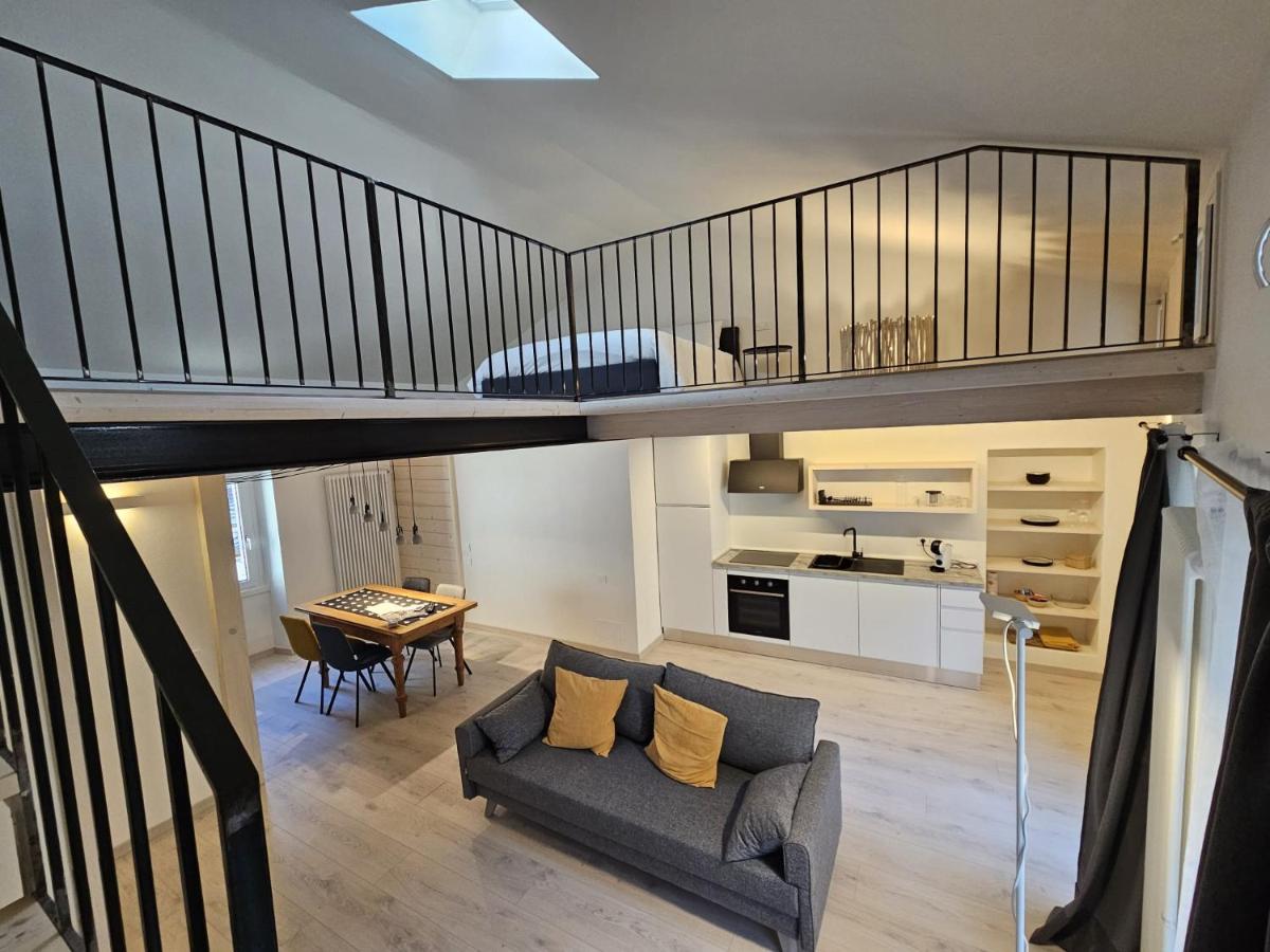 Loft Appartement met 1 Slaapkamer en Balkon