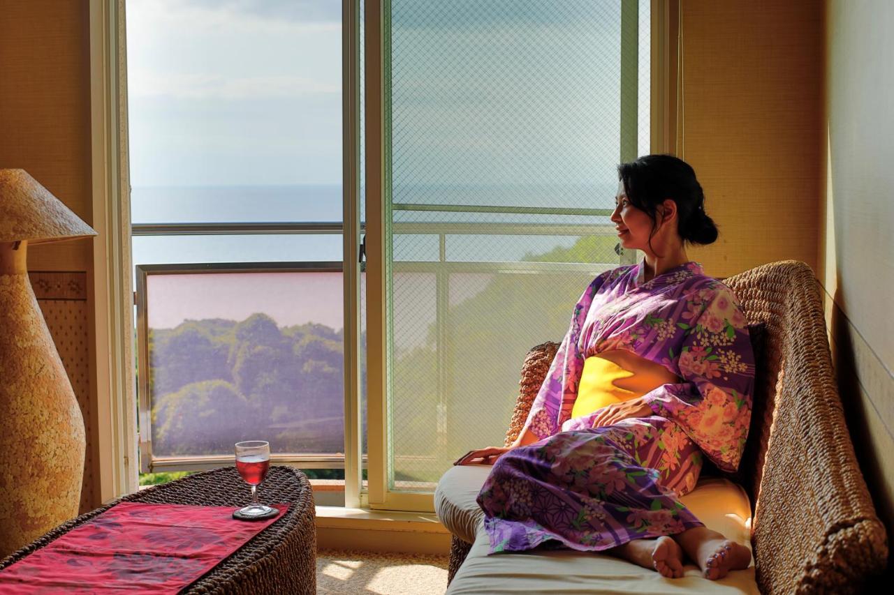 Standard Twin Room with Sea View