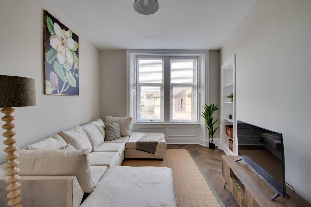 Large 6BR Home Parking Near Arbroath Beach - Ferienwohnung Arbroath