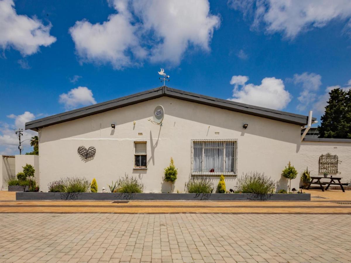 La Bella Vida Self Catering Apartments - B&B Bellville