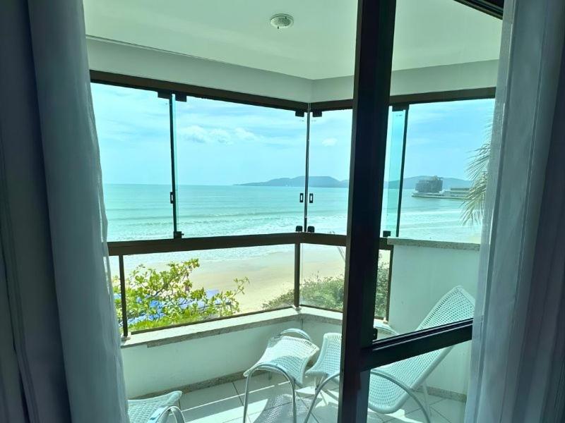 Apto Almeida e Moraes Frente Mar Meia Praia - B&B Itapema