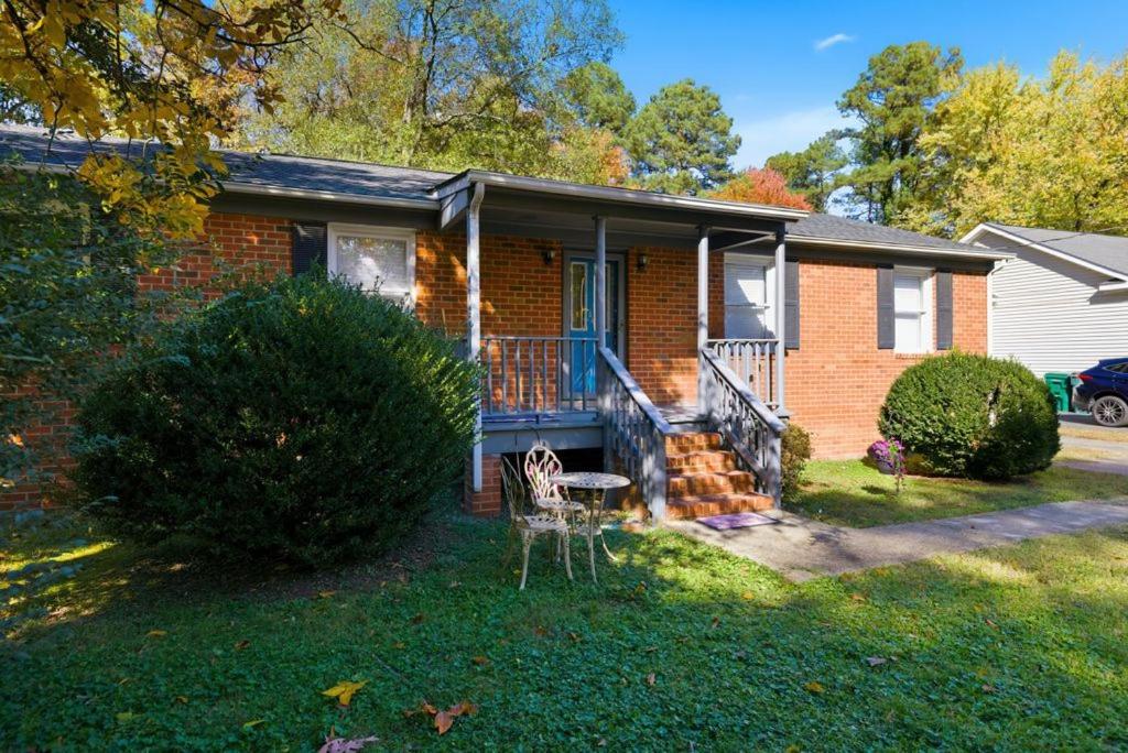 Next Stop! Comfort! 3 BR Near Amtrak Station! - B&B Richmond