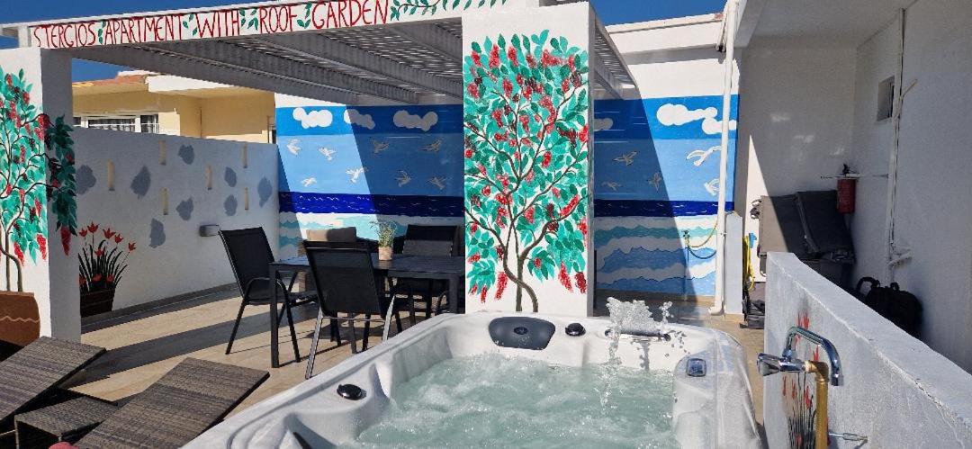 Stergios top view residence with jacuzzi - B&B Kolýmpia