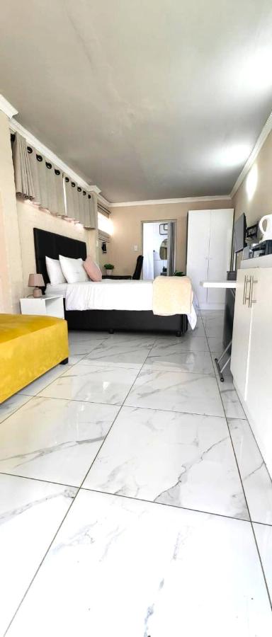 Doppelzimmer mit Gartenblick