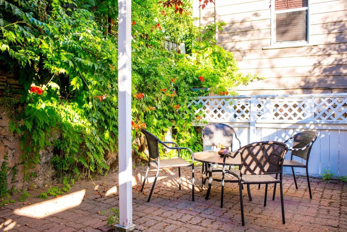 Charming Yosemite Basecamp - Walk to Downtown - Bed and Breakfast Mariposa