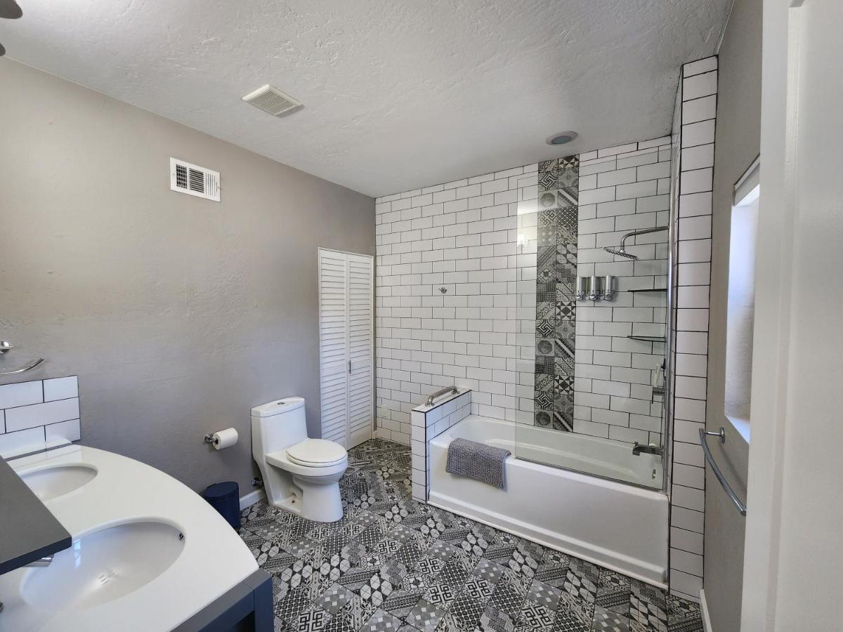 Modern Art House in Midtown, Pet Friendly - Ferienwohnung Phoenix