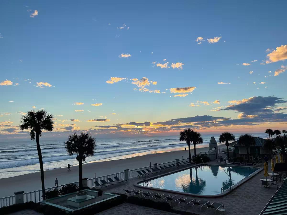 New Amazing Ocean View Beachfront Entire Apartment Direct access to Beach - B&B Daytona Beach