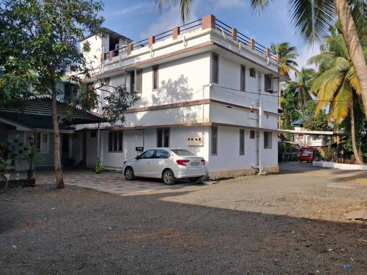 Cheruthodath Apartments - B&B Ernākulam