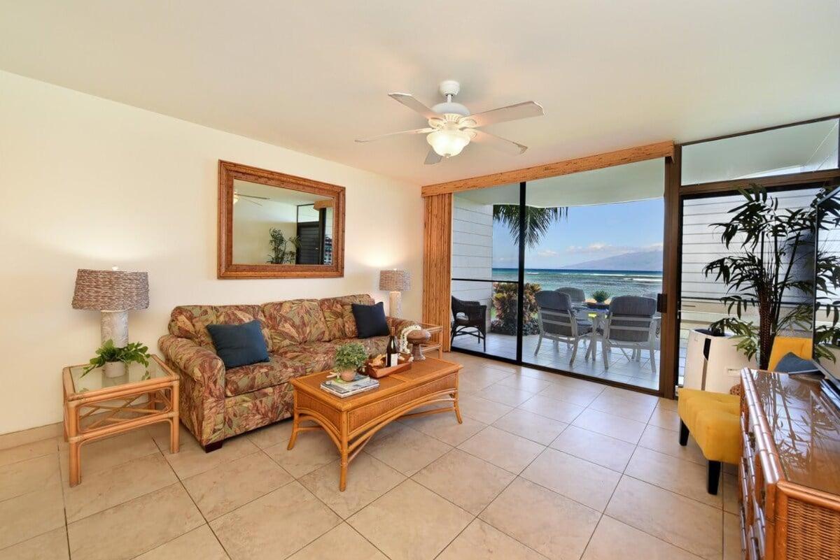 Kahana Reef 117 · KR 117 Renovated OceanFront 1BD w Ocean Views - B&B Kahana