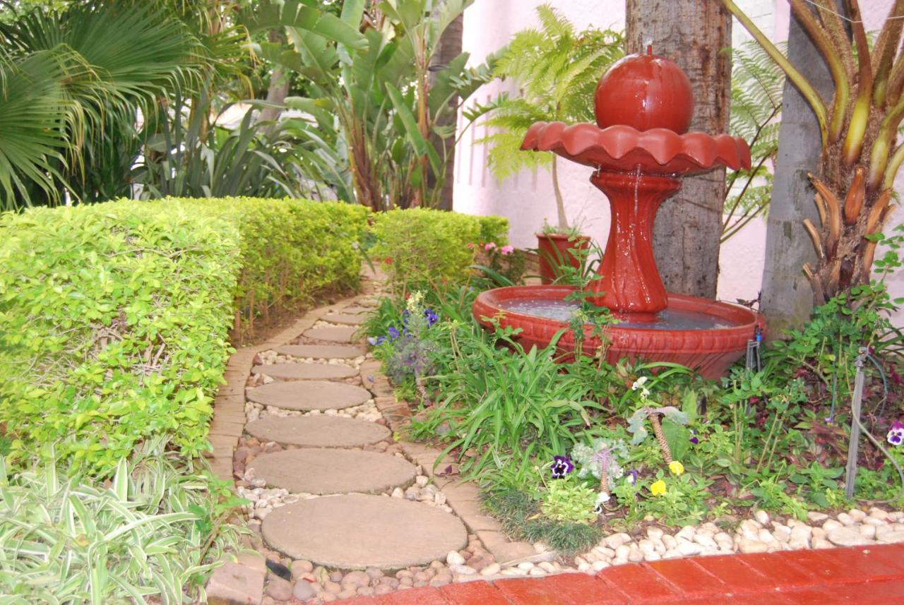 Ronique's Guest House - B&B Rustenburg