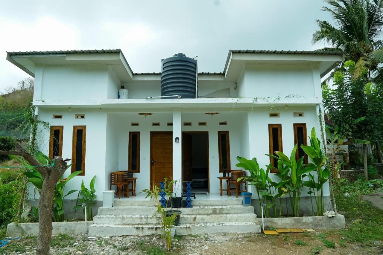Local Rooms Mandalika - Bed and Breakfast Katilampak