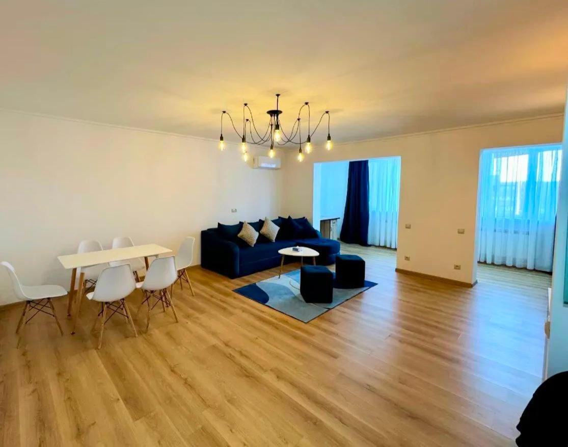 Modern Apartment In Yerevan by Republic squer - Bed and Breakfast Jerevan