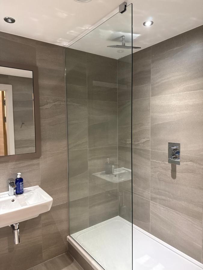 3 bedroom fully furnished luxury apartment - B&B Birmingham