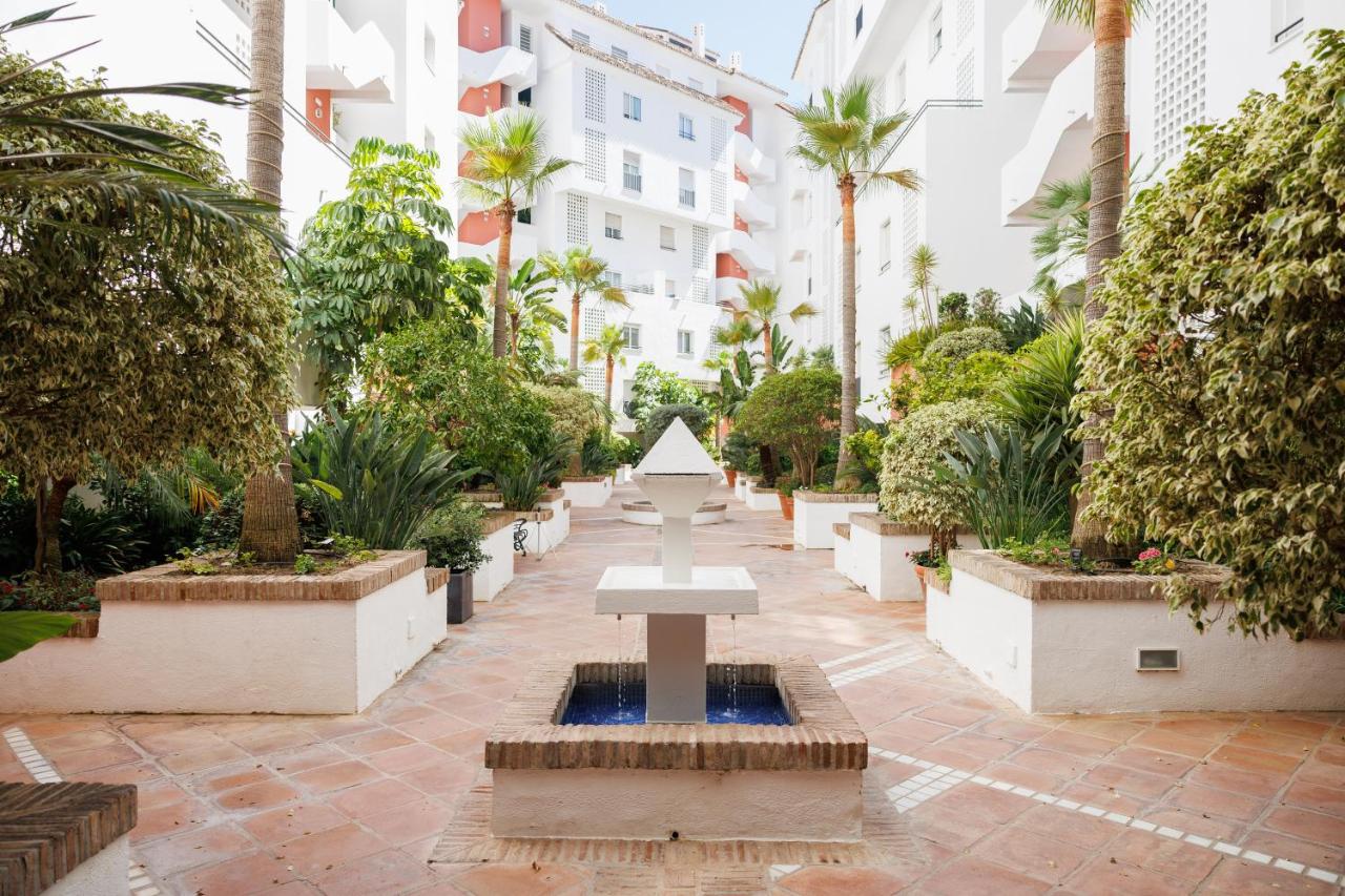 MARBELLA BANUS SUITES - Banús - Medina Garden - Brand New 1BR - 1BA - Outdoor Terrace - Bright & Modern - Pool - Steps from Puerto Banús Marina - Walk to El Corte Ing Luxury Shopping Mall - B&B Marbella