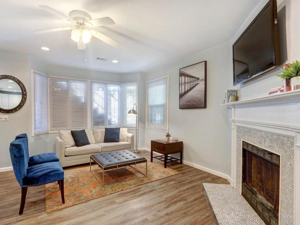 Hunter's Knoll Garden - B&B Savannah