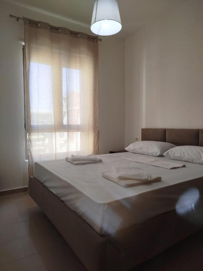 Comfortable apartment, stunning views - Bed and Breakfast Vlorë