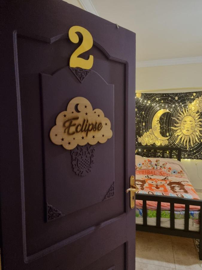 Einzelbett im Schlafsaal