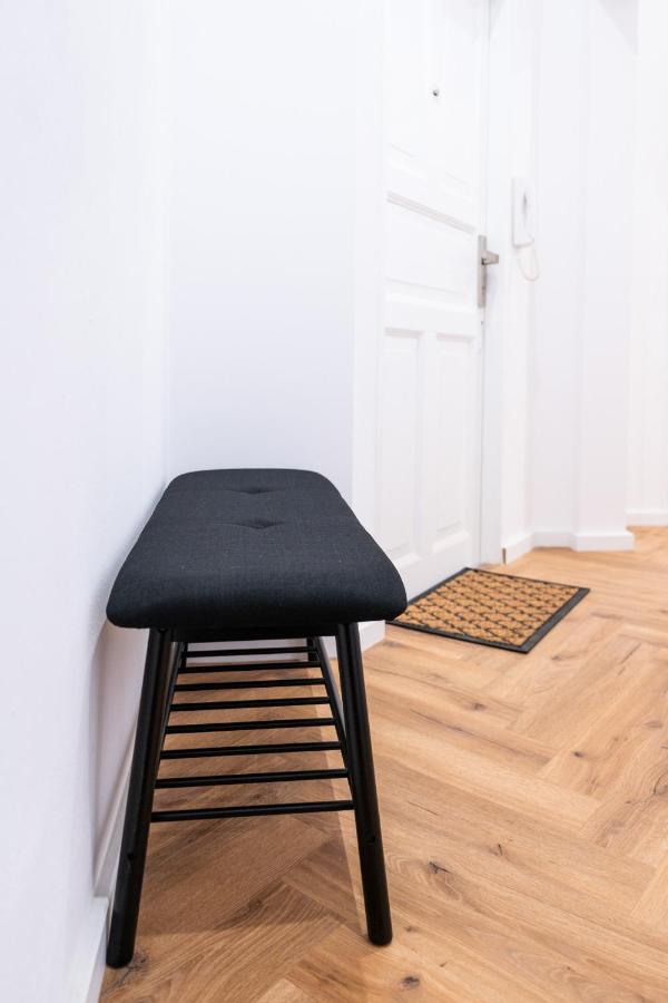 Vary Essence - Elegant Stay with Balcony - Ferienwohnung Karlsbad