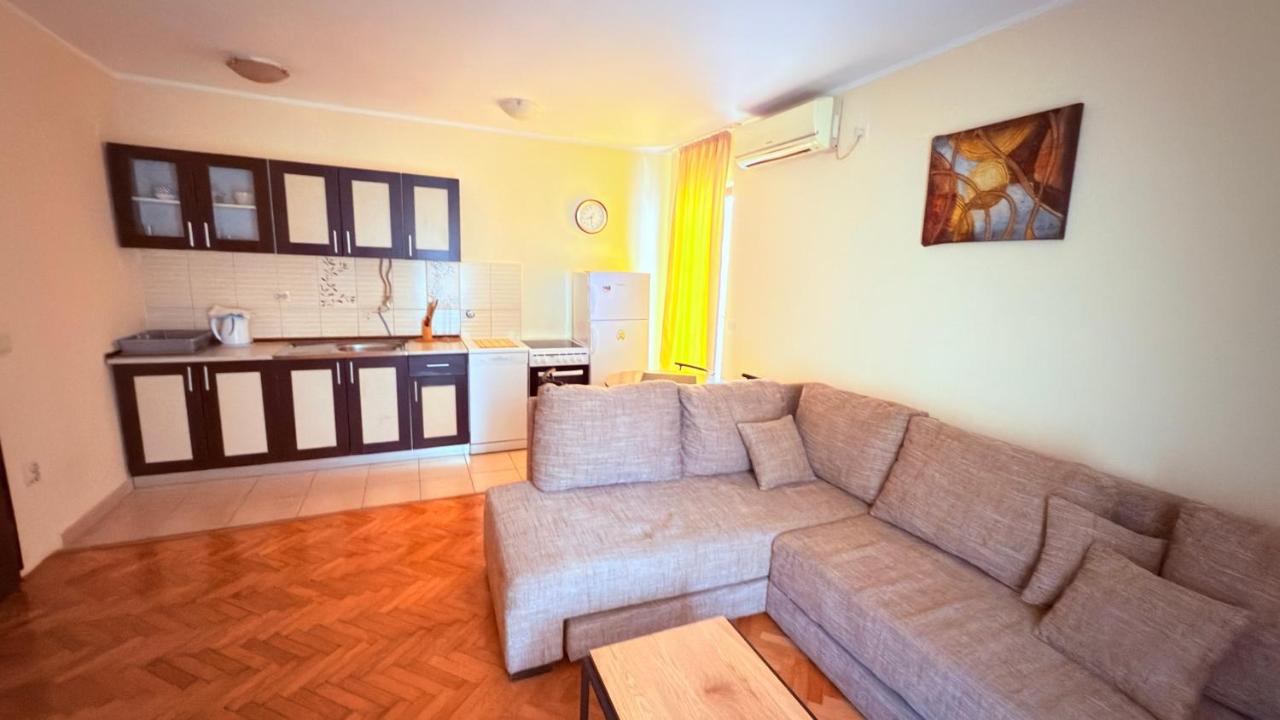 One-Bedroom Apartment with Balcony