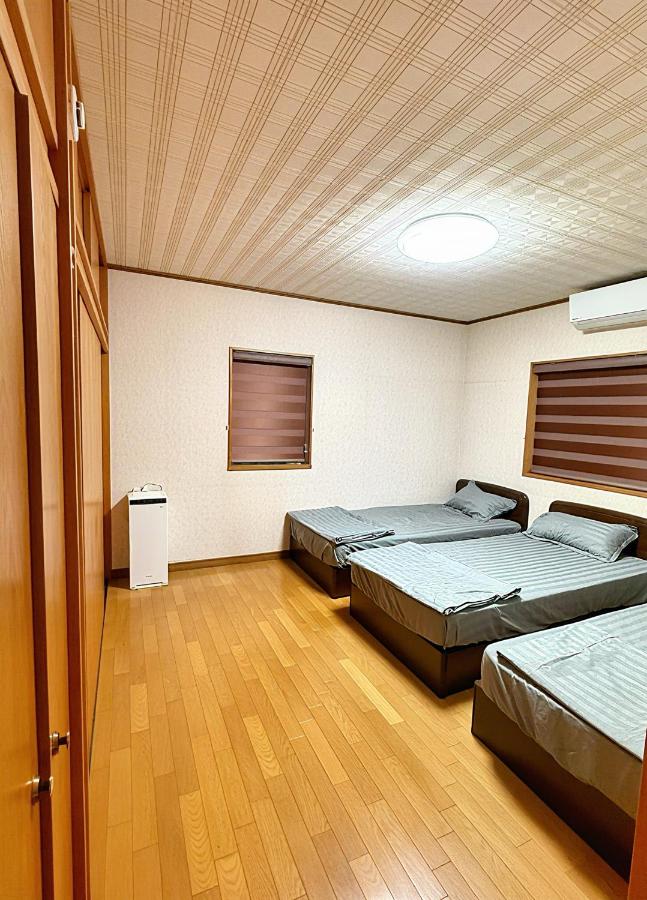 Habitación Triple con vistas al jardín