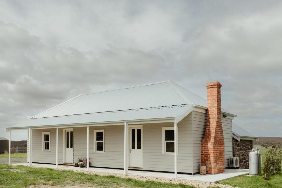 Cosy 2 bedroom cottage with farmland views 15 mins from Ballarat - B&B Ross Creek