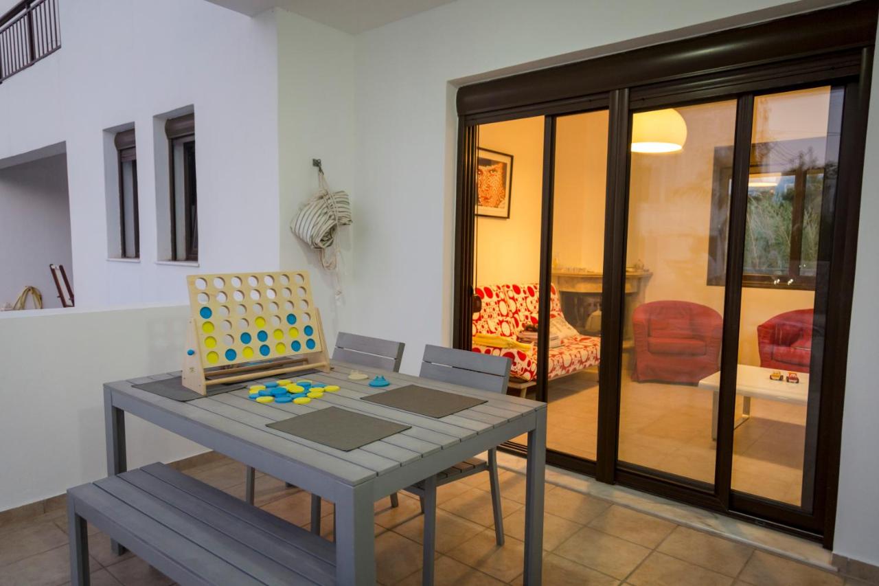 The Corner House at Gennadi Court - Ferienwohnung Gennadi