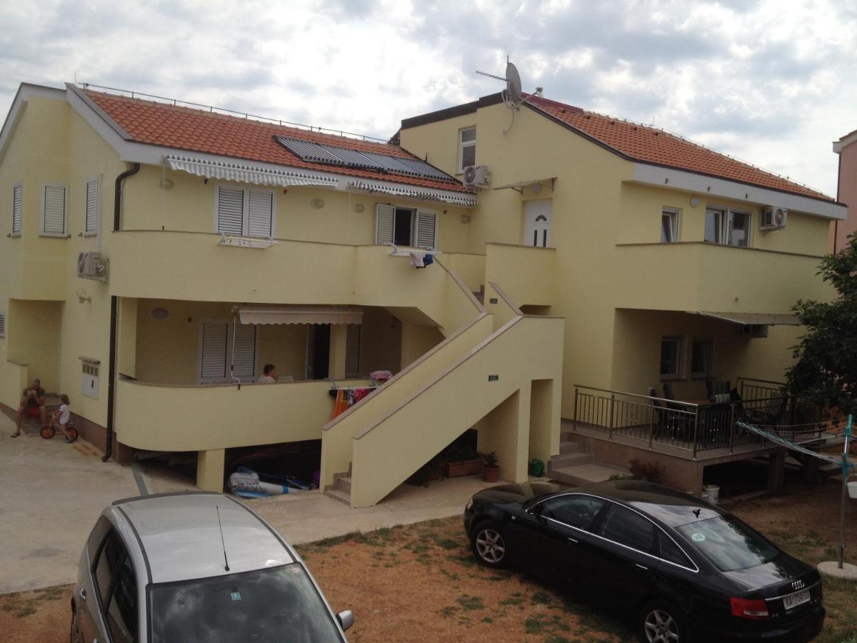Apartmani Ingrid - Chambres d'hôtes Stara Novalja