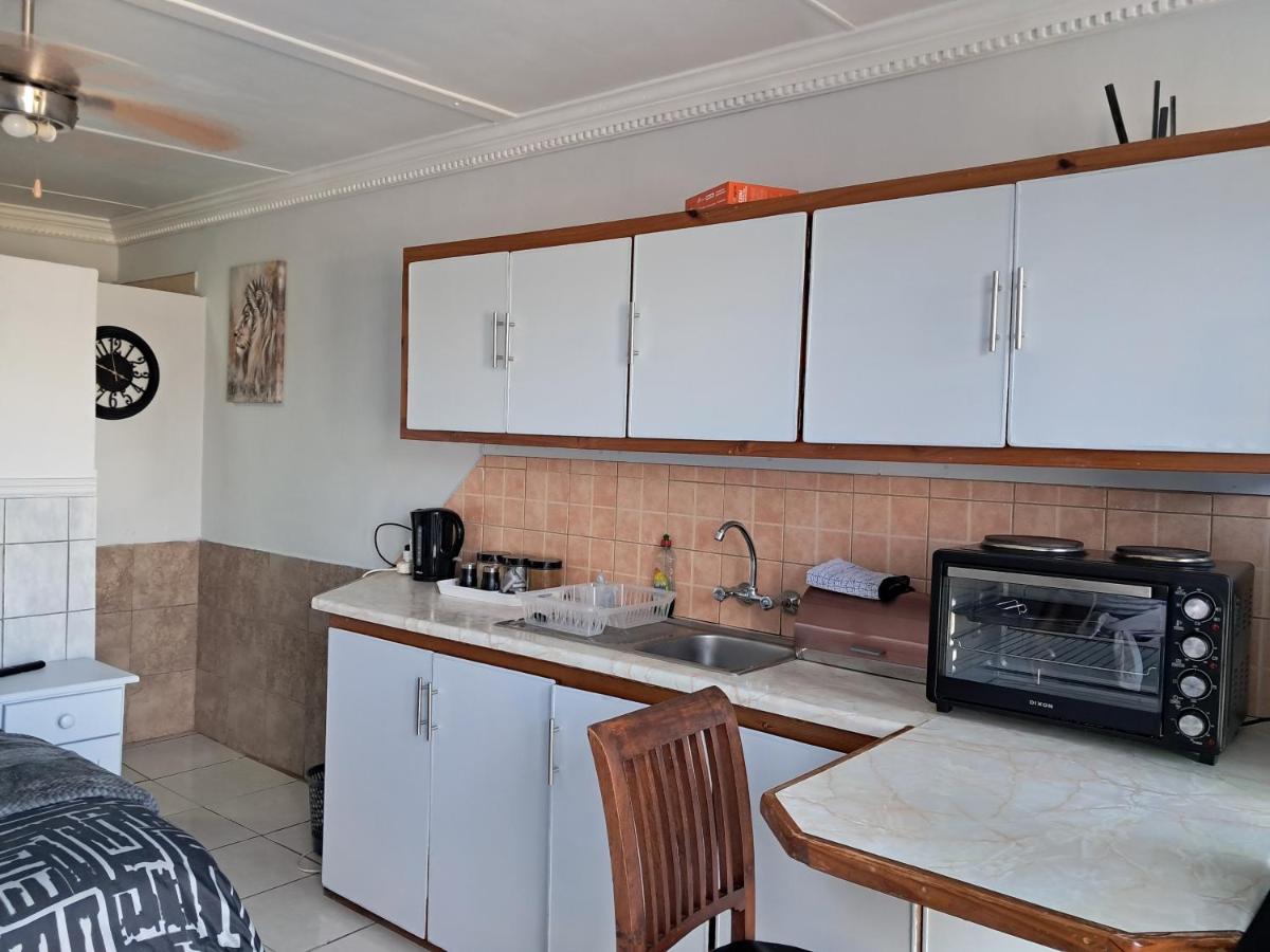 Lion's Cave 1B - B&B Mossel Bay