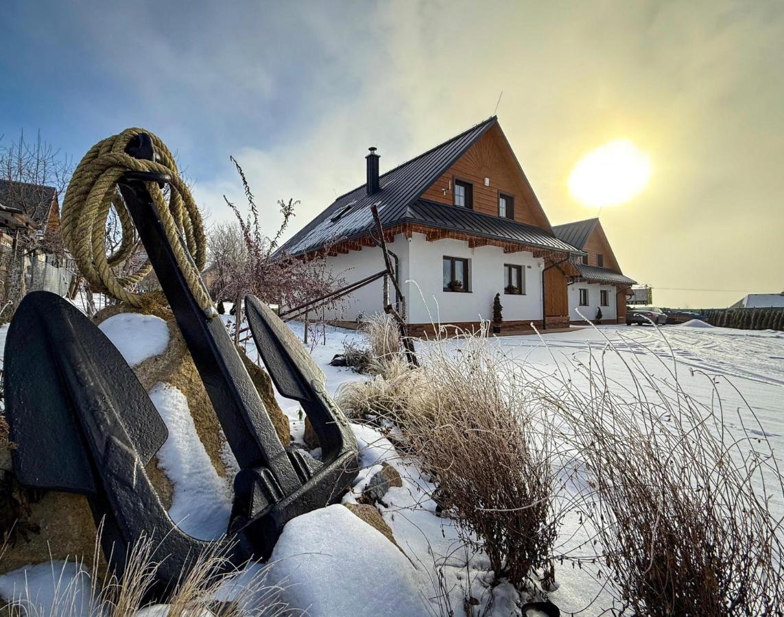 Chaty pri Mare - Tatralake Houses near Auqapark Tatralandia and Lake Liptovska Mara with Barrel Sauna - B&B Liptovský Trnovec