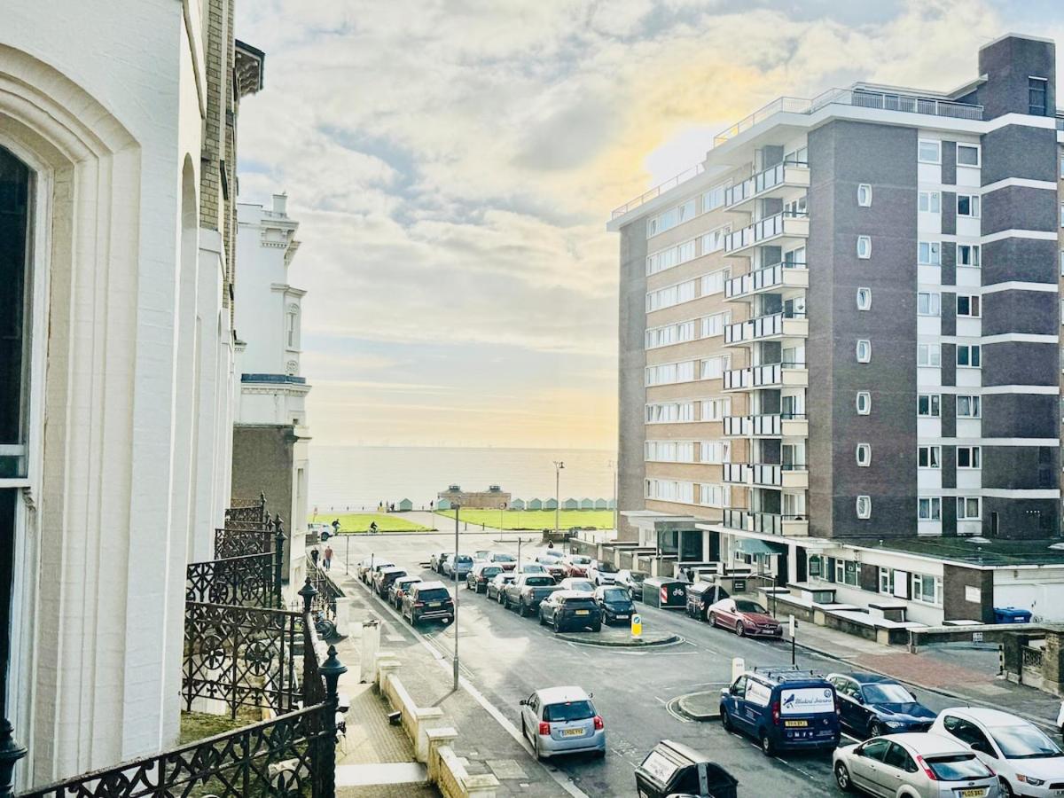 3 bedroom High Ceiling Flat with Seaview - B&B Brighton