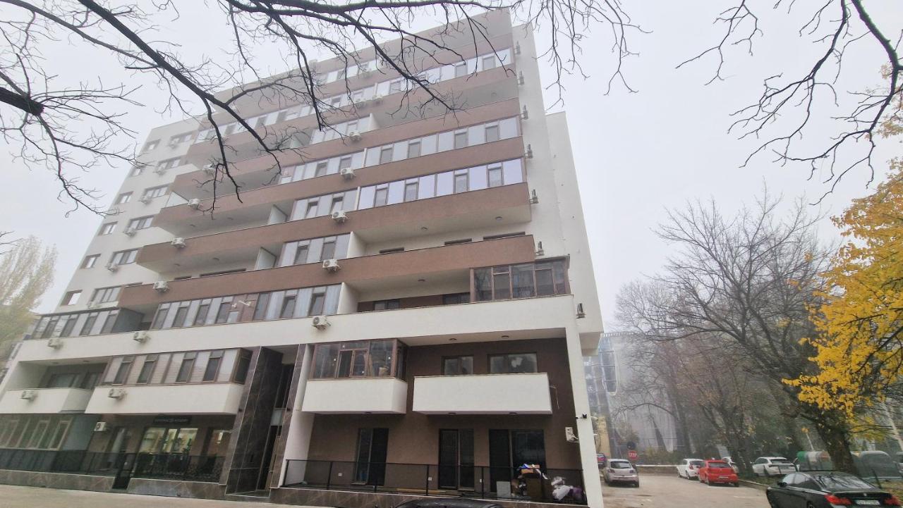 Happy Residence - Modern Apartment with Private Underground Parking - B&B Craiova